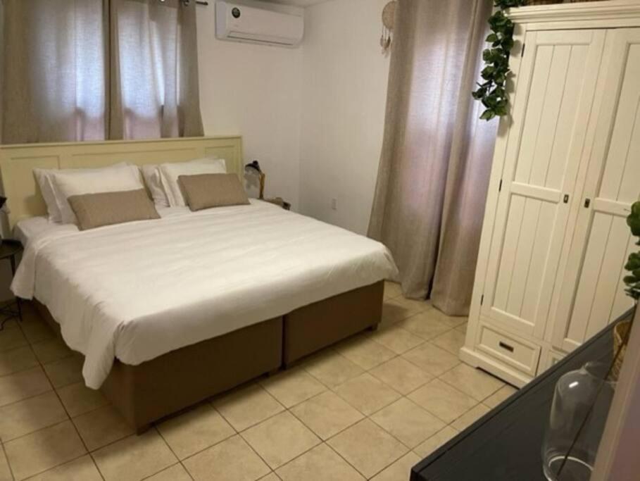 Villa Susanna 3 Bedroom 2 Bathroom House Sleeps 6Plus วิลเลมสตัด ภายนอก รูปภาพ
