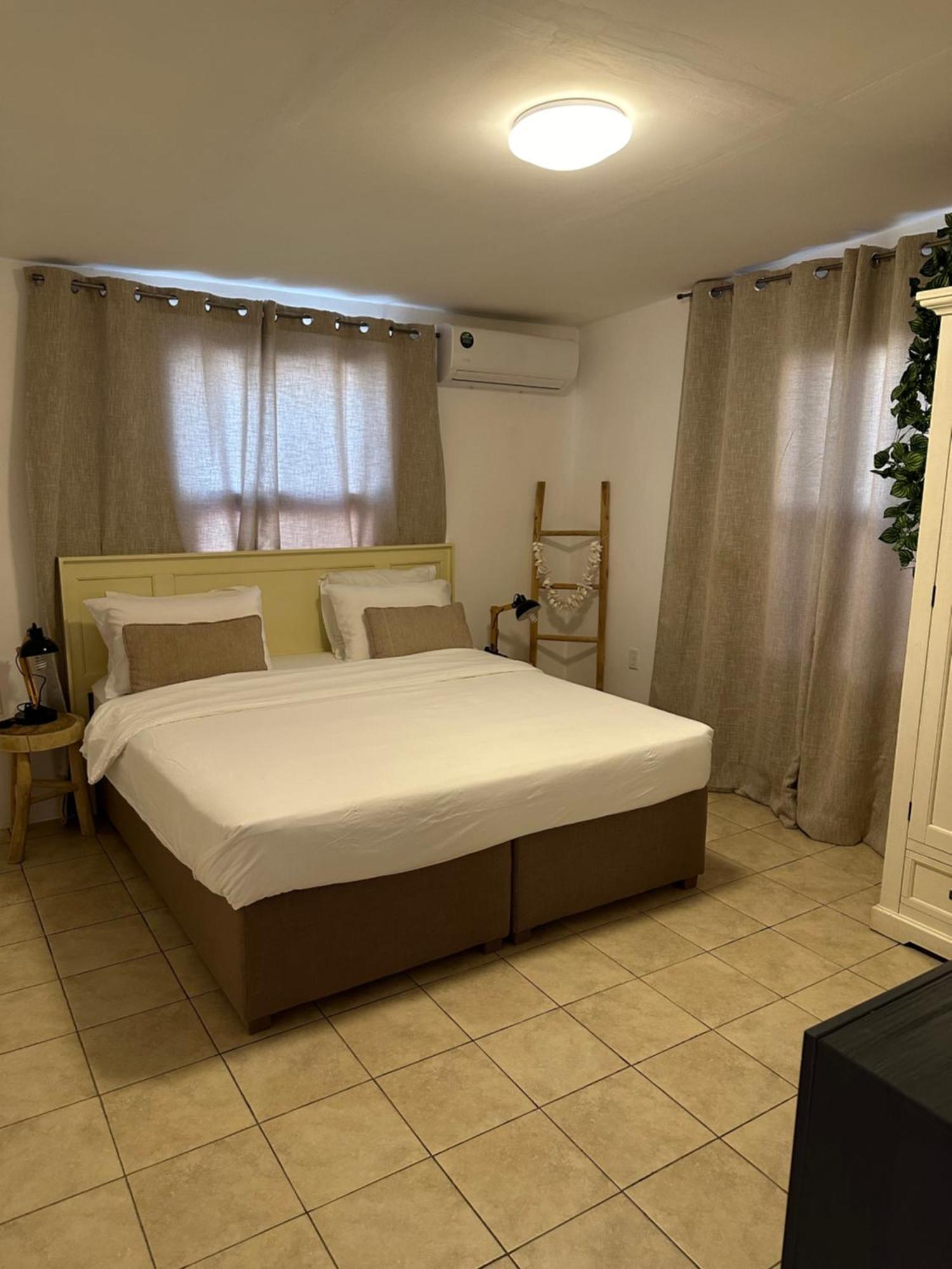 Villa Susanna 3 Bedroom 2 Bathroom House Sleeps 6Plus วิลเลมสตัด ภายนอก รูปภาพ